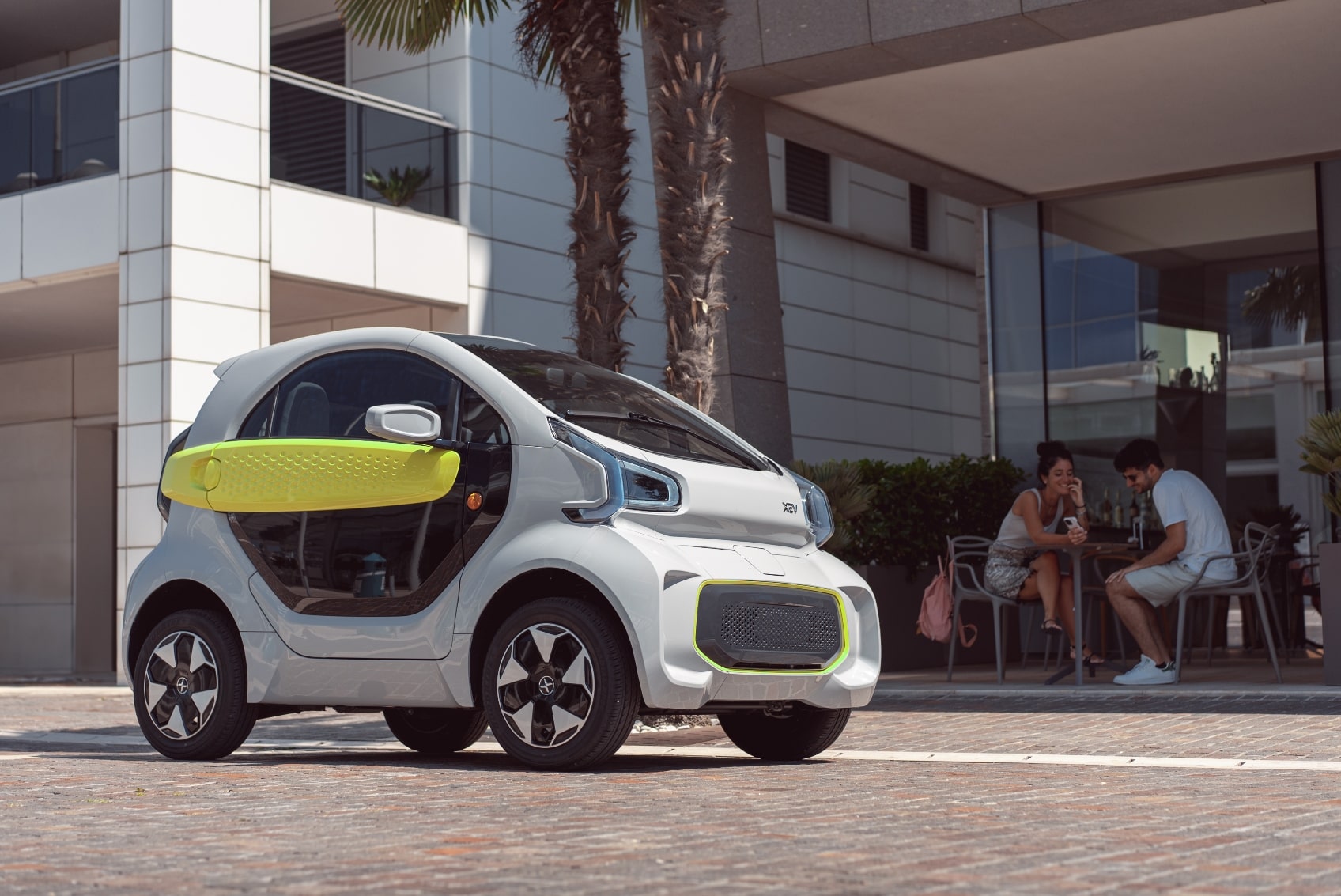 100% électrique / Autonomie jusqu'à 150 km / Vitesse maximale 90 km/h